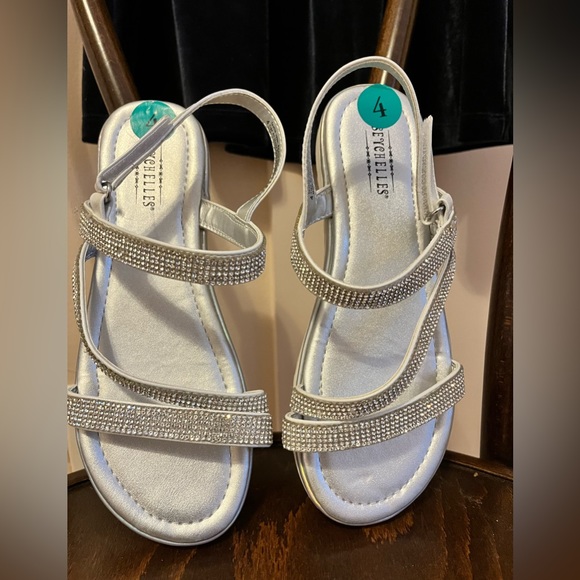 Girls Seychelles silver party sandals size 4 - Picture 4 of 4